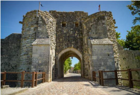 Le Gite Entre Val Et Rose Provins Exteriér fotografie